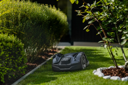 TONDEUSES AUTONOMES / ROBOTS NERA 305E Husqvarna