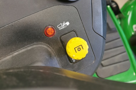 TRACTEUR TONDEUSE X147R John Deere