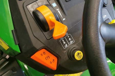 TRACTEUR TONDEUSE X147R John Deere