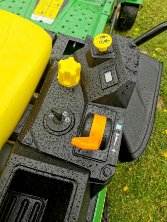 TONDEUSE ZERO-TURN Z315E John Deere