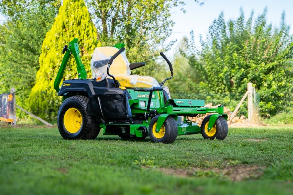 TONDEUSE ZERO-TURN Z515E John Deere