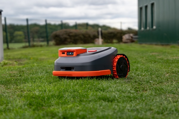 TONDEUSES AUTONOMES / ROBOTS H230E Segway Navimow