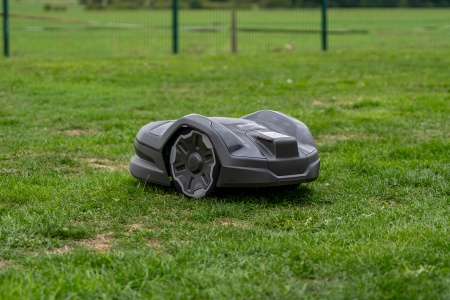 TONDEUSES AUTONOMES / ROBOTS NERA 305E Husqvarna