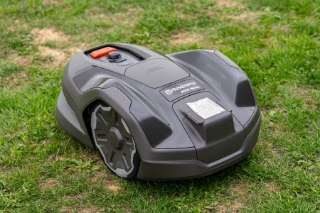 TONDEUSES AUTONOMES / ROBOTS NERA 305E Husqvarna