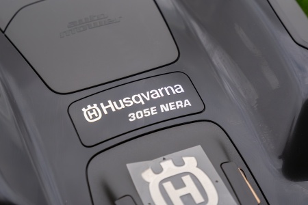 TONDEUSES AUTONOMES / ROBOTS NERA 305E Husqvarna