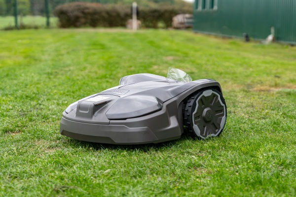 TONDEUSES AUTONOMES / ROBOTS NERA 320 Husqvarna