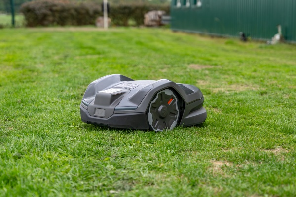 TONDEUSES AUTONOMES / ROBOTS NERA 410XE Husqvarna
